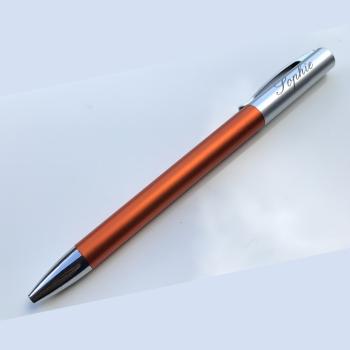 Kugelschreiber in orange individuell gravieren lassen